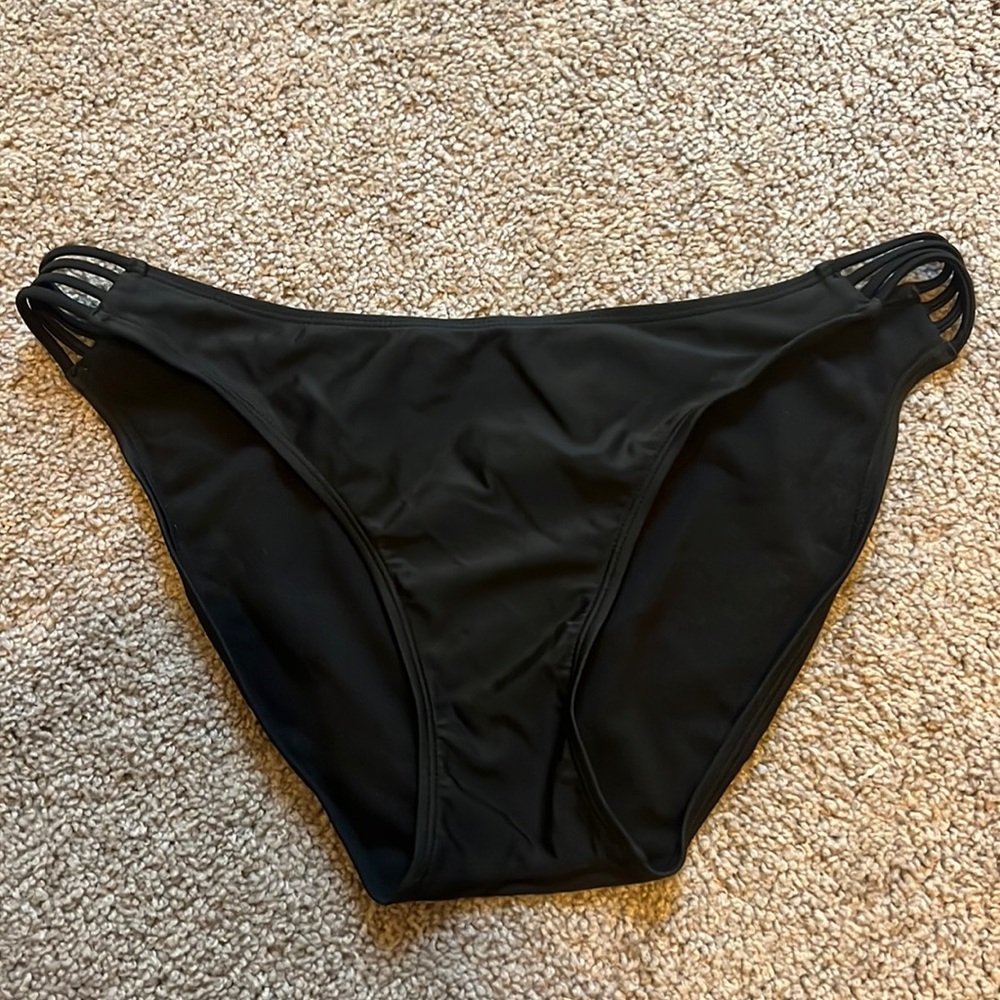 Black Full Coverage Strappy Bikini Bottoms - Size Large